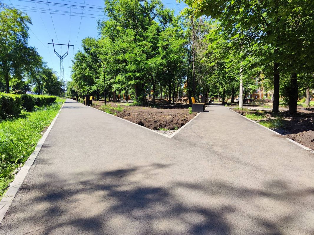 В Свердловске вовсю кипит работа по благоустройству сквера «Марс»