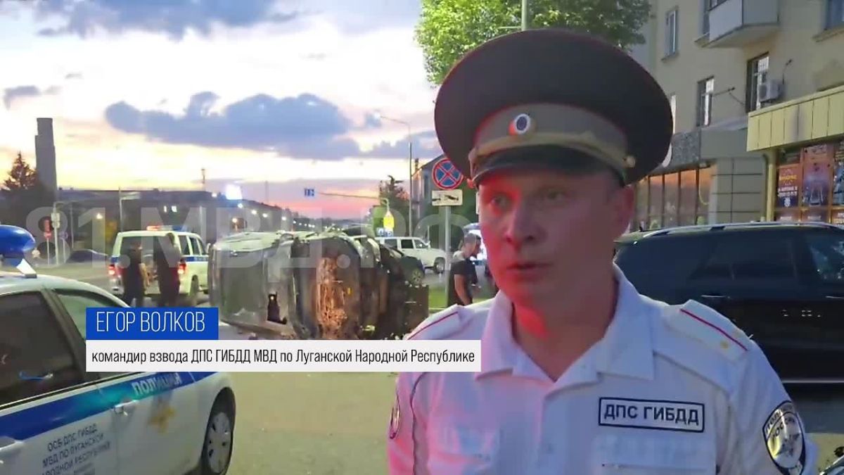Полицейские Луганска разбираются в обстоятельствах серьёзного ДТП на ДК Строителей, в котором пострадал водитель