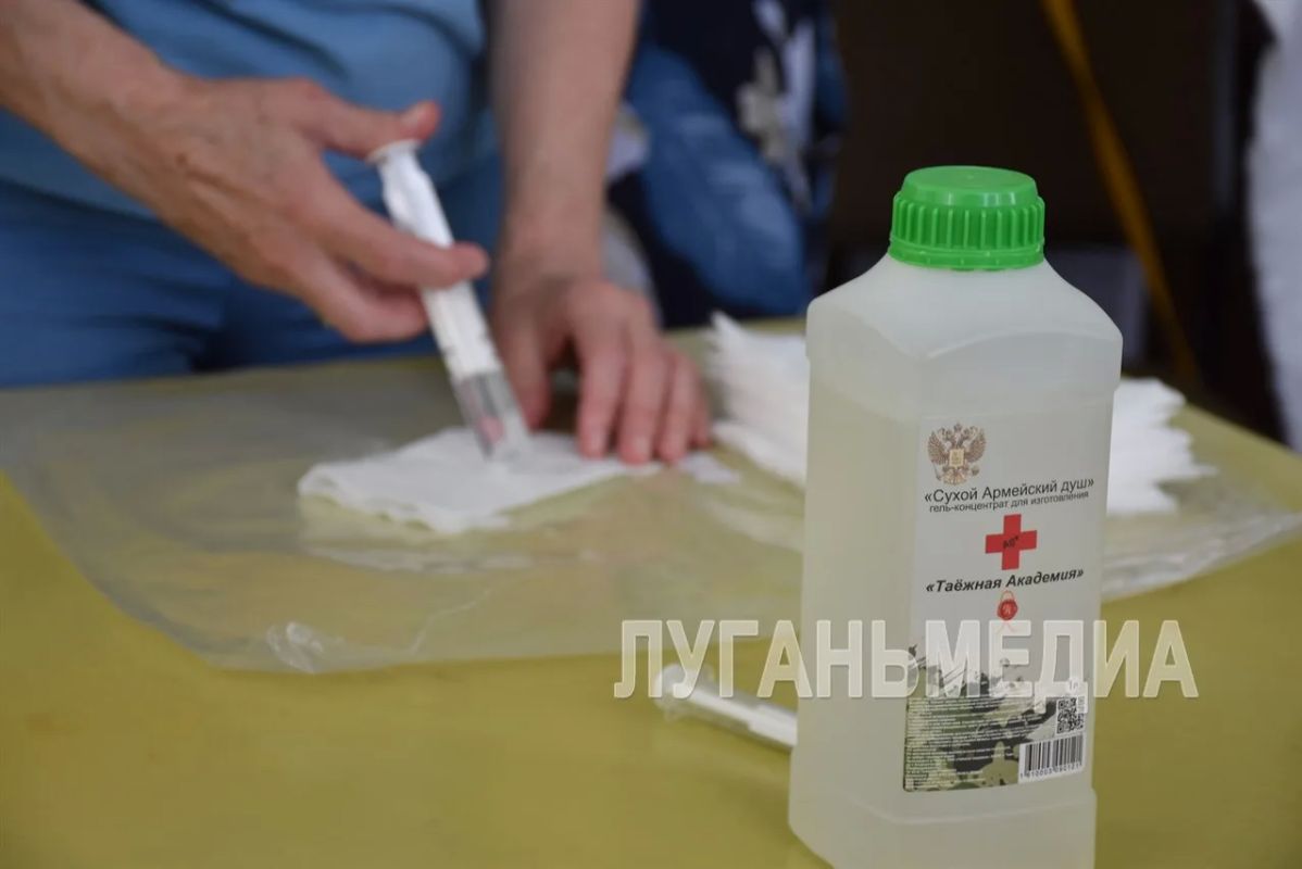 Жители Кировска приняли участие в мастер-классе по изготовлению сухого армейского душа Жители Кировска приняли участие в мастер-классе по изготовлению сухого армейского душа