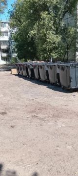 В "Луганском Центре утилизации отходов" сообщили, что плановая замена устаревших и изношенных контейнеров ТКО проходит в плановом режиме