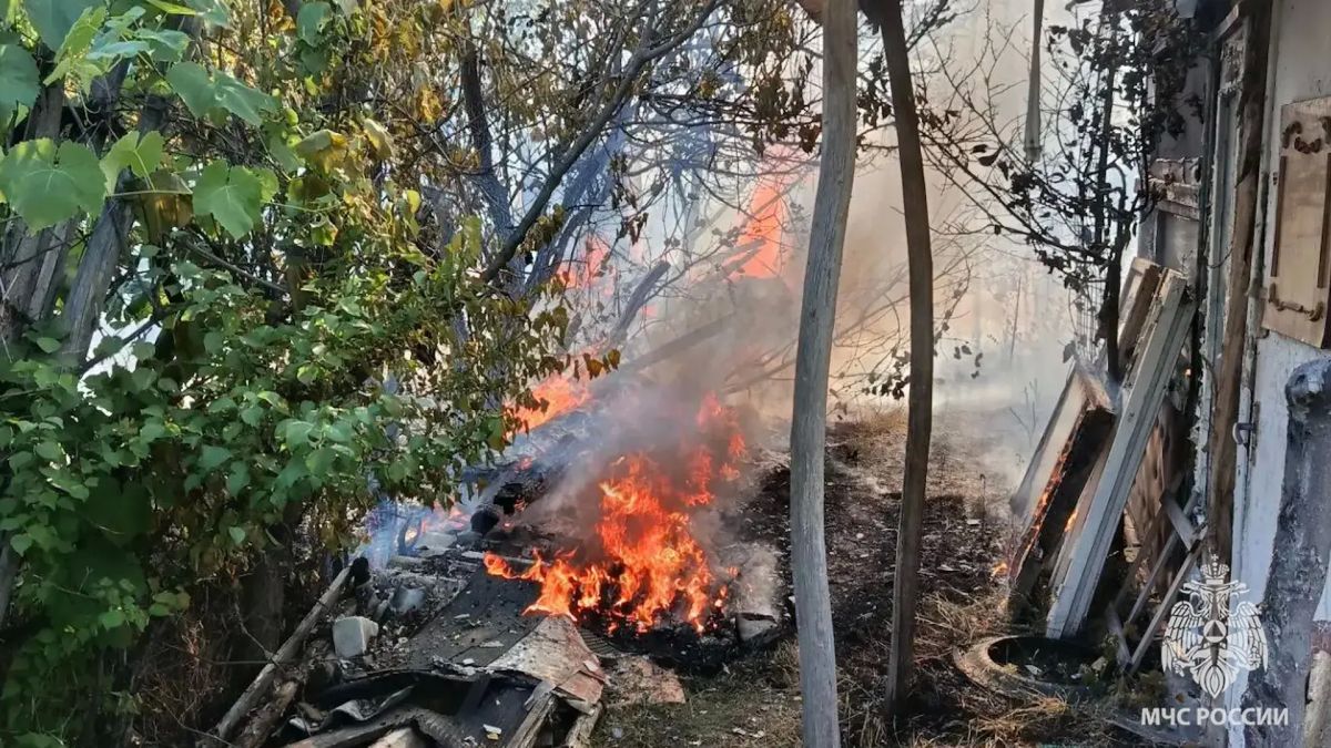 Спасатели МЧС России ликвидировали пожар в Северодонецком муниципальном округе