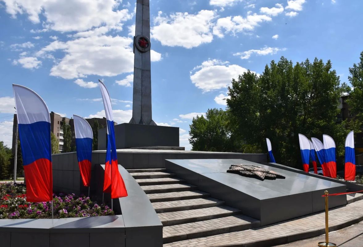 Правоохранители алчевского подразделения ОВД приняли участие в церемонии открытия обновлённого Обелиска Победы Правоохранители алчевского подразделения ОВД приняли участие в церемонии открытия обновлённого Обелиска Победы