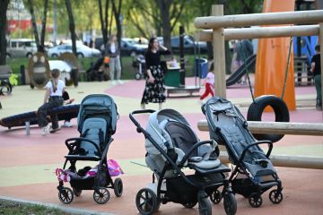 В Луганске планируют установить около 1600 детских площадок