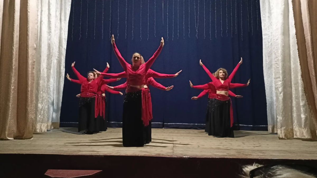 4 июля Краснолучский центр культуры провел в филиале № 2 - клуб поселка шахты «Новопавловская» МБУ «Краснолучский ЦК» концерт под названием «Ну-ка все вместе» 4 июля Краснолучский центр культуры провел в филиале № 2 - клуб поселка шахты «Новопавловская» МБУ «Краснолучский ЦК» концерт под названием «Ну-ка все вместе»