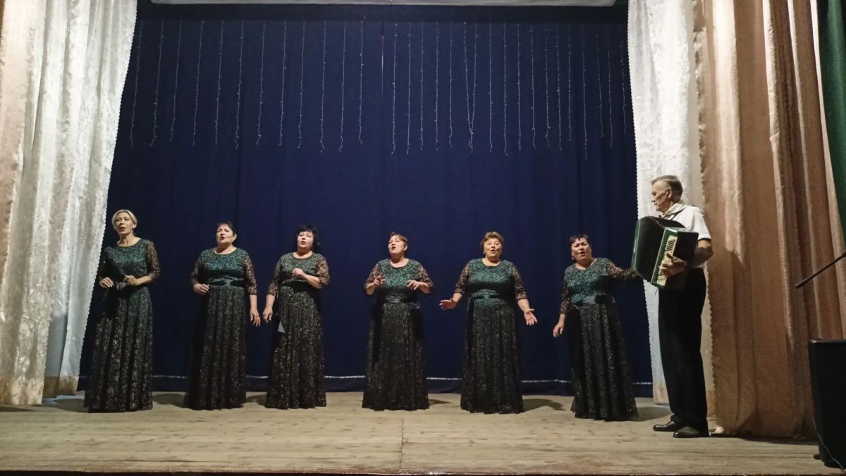 4 июля Краснолучский центр культуры провел в филиале № 2 - клуб поселка шахты «Новопавловская» МБУ «Краснолучский ЦК» концерт под названием «Ну-ка все вместе» 4 июля Краснолучский центр культуры провел в филиале № 2 - клуб поселка шахты «Новопавловская» МБУ «Краснолучский ЦК» концерт под названием «Ну-ка все вместе»
