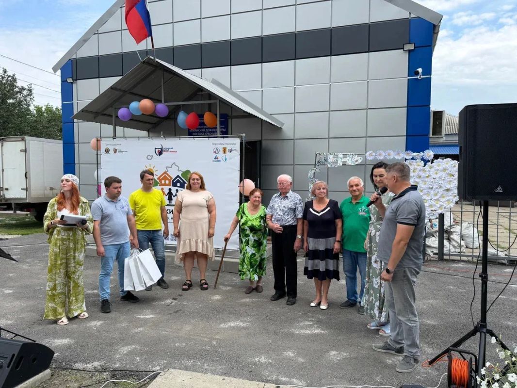 В поселке Красный Яр прошел праздник двора, посвященный Дню семьи, любви и верности В поселке Красный Яр прошел праздник двора, посвященный Дню семьи, любви и верности