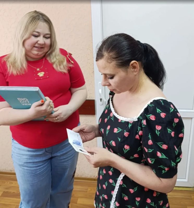 Филиалом № 8 Государственного казенного учреждения «Республиканский центр социальной защиты населения» в Краснодонском муниципальном округе продолжается работа по оформлению удостоверений, подтверждающих статус многодетной... Филиалом № 8 Государственного казенного учреждения «Республиканский центр социальной защиты населения» в Краснодонском муниципальном округе продолжается работа по оформлению удостоверений, подтверждающих статус многодетной...