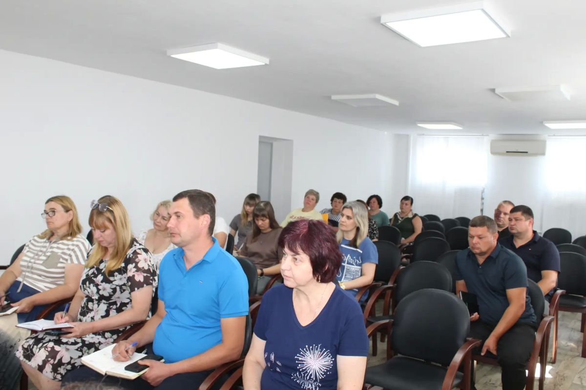 Сегодня провела еженедельное совещание с аппаратом Администрации Сегодня провела еженедельное совещание с аппаратом Администрации