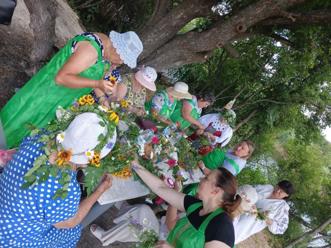 06.07.2026 г. библиотека-филиал с. Чугинка совместно с специалистами комплексного центра социального обеспечения населения присоединились к Всероссийской акции «Единый день фольклора в России»- «Праздник Ивана Купала» 06.07.2026 г. библиотека-филиал с. Чугинка совместно с специалистами комплексного центра социального обеспечения населения присоединились к Всероссийской акции «Единый день фольклора в России»- «Праздник Ивана Купала»