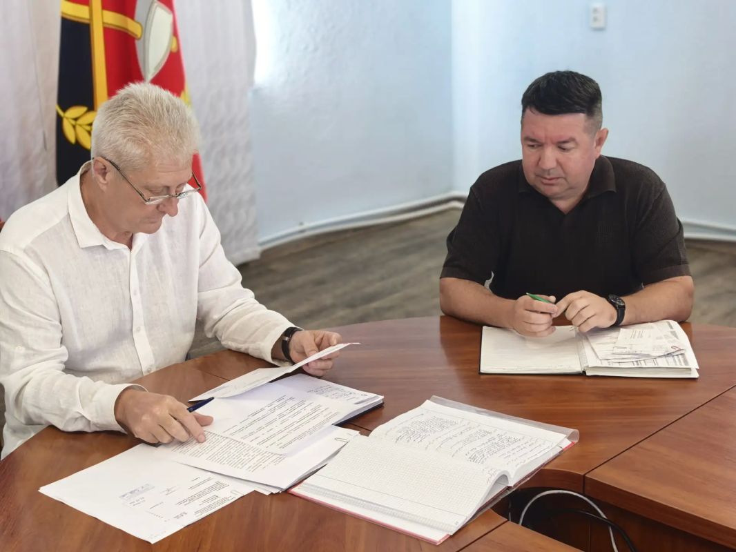Сегодня провел расширенное аппаратное совещание с участием руководителей структурных подразделений Администрации, а также приглашенных лиц Сегодня провел расширенное аппаратное совещание с участием руководителей структурных подразделений Администрации, а также приглашенных лиц