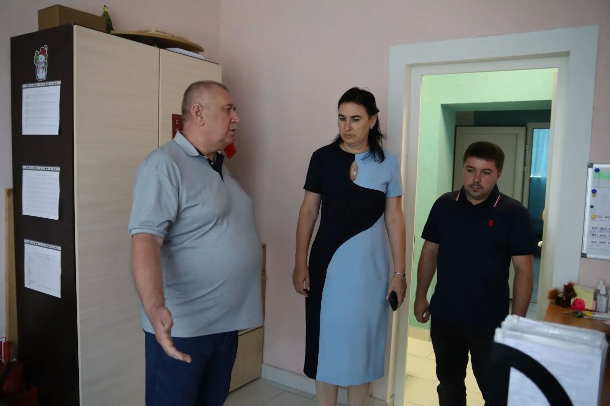 Глава Луганска привезла подарки в «Незабудку» Глава Луганска привезла подарки в «Незабудку»