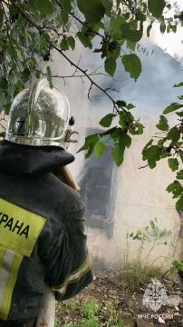 Спасатели МЧС России оперативно ликвидировали пожар в частном секторе Свердловского округа