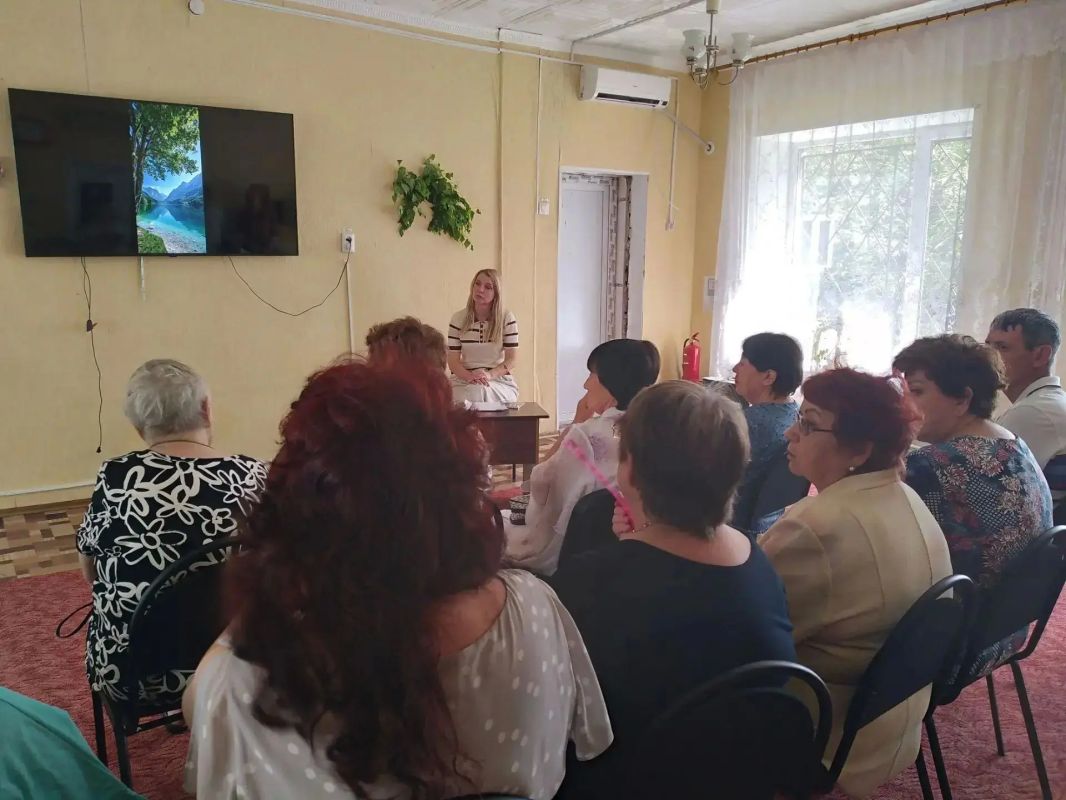 6 июля в Первомайском комплексном центре социального обслуживания населения состоялся семинар «Региональные меры поддержки многодетных семей» 6 июля в Первомайском комплексном центре социального обслуживания населения состоялся семинар «Региональные меры поддержки многодетных семей»