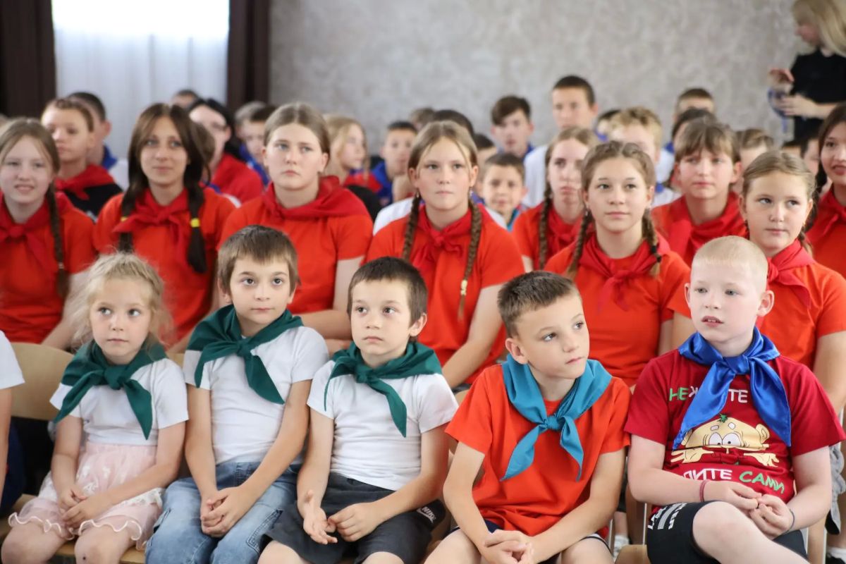 Глава Луганска привезла подарки в «Незабудку» Глава Луганска привезла подарки в «Незабудку»