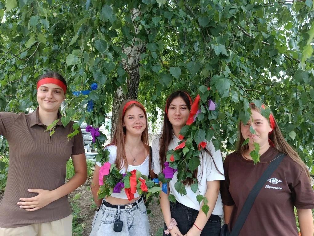 В Кировском историко-художественном музее для активистов Первичного отделения Движения Первых Кировской многопрофильной гимназии была проведена тематическая встреча: «Народные праздники: Праздник Ивана Купалы: история... В Кировском историко-художественном музее для активистов Первичного отделения Движения Первых Кировской многопрофильной гимназии была проведена тематическая встреча: «Народные праздники: Праздник Ивана Купалы: история...