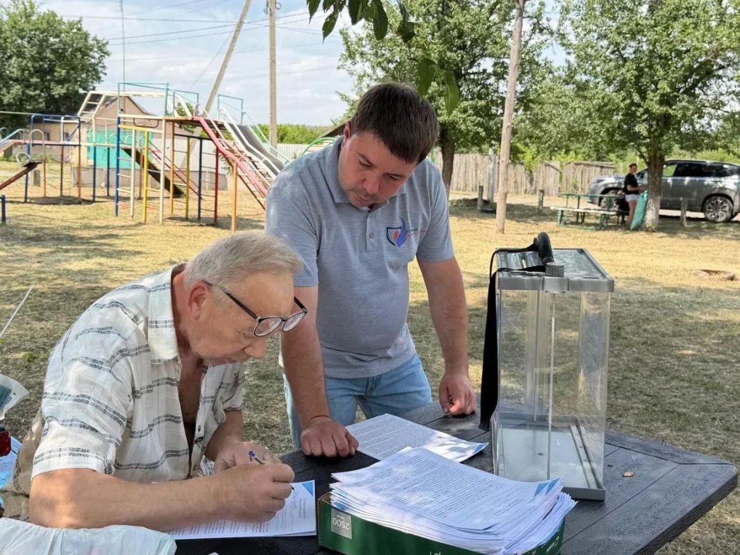 В поселке Красный Яр прошел праздник двора, посвященный Дню семьи, любви и верности В поселке Красный Яр прошел праздник двора, посвященный Дню семьи, любви и верности