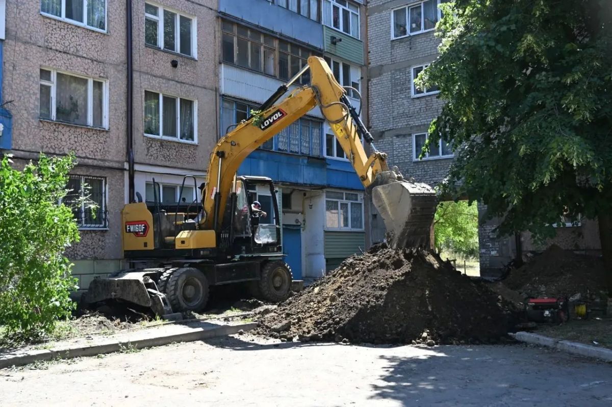 Народная программа в действии: в микрорайоне «Молодёжный» города Брянка начался долгожданный ремонт канализации Народная программа в действии: в микрорайоне «Молодёжный» города Брянка начался долгожданный ремонт канализации