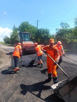 За последнее время «Луганский Автодор» залатал ямы на дорогах в десятке округов