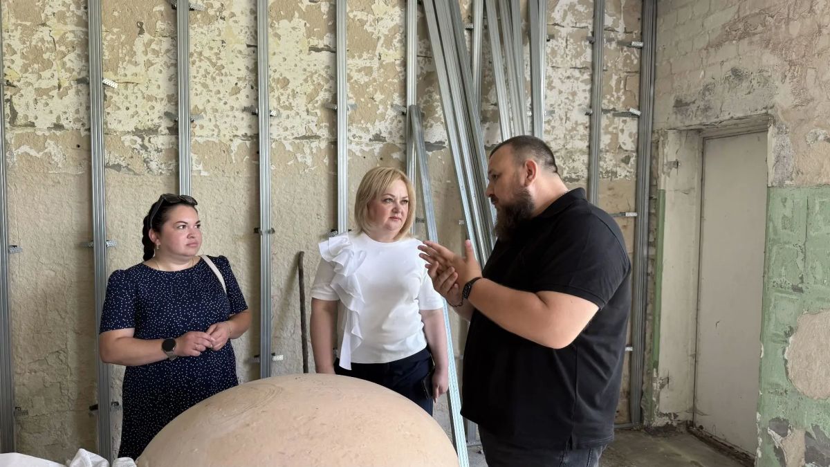 В Алчевске общественность проверили ход ремонта школ и детского сада В Алчевске общественность проверили ход ремонта школ и детского сада