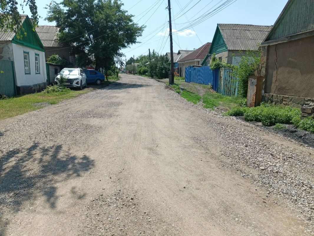 В Ровеньках продолжается обновление дорожной инфраструктуры В Ровеньках продолжается обновление дорожной инфраструктуры
