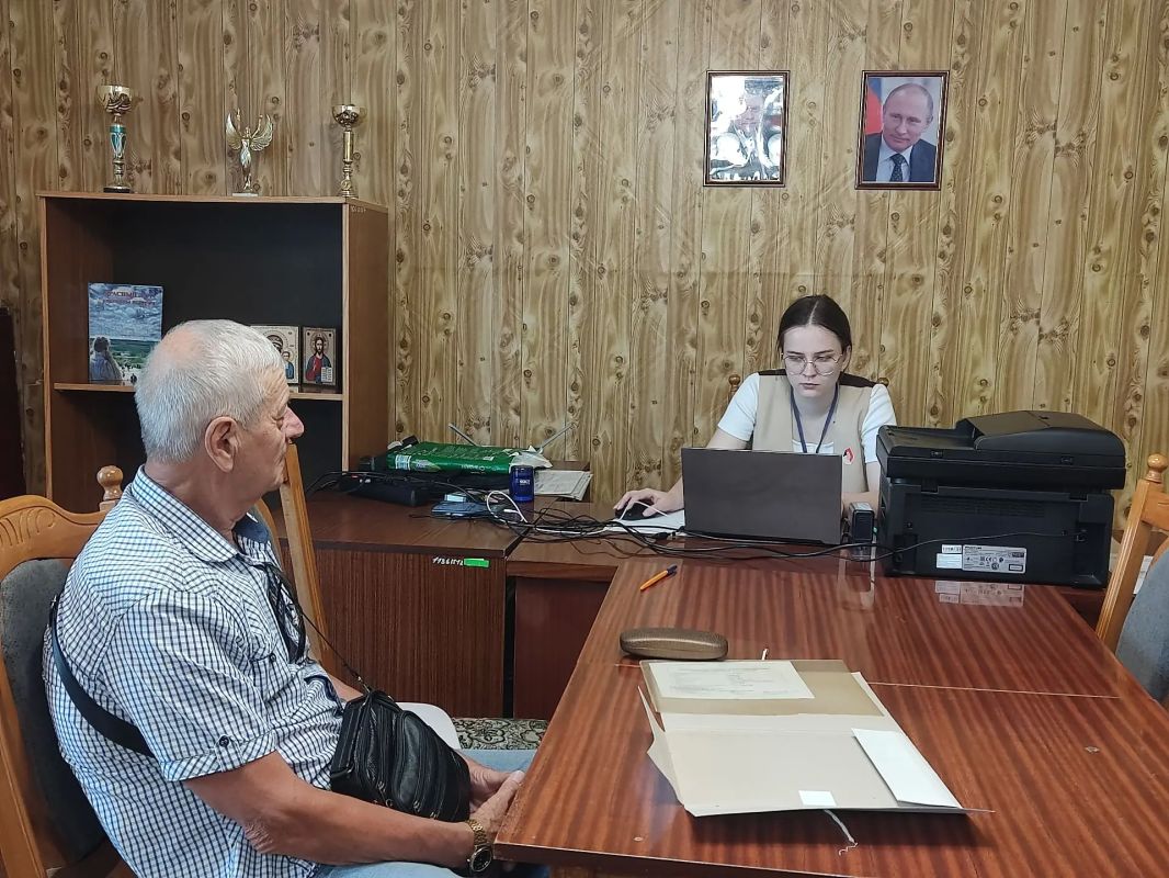 Сегодня в отделе жизнеобеспечения г. Вахрушево состоялся очередной выездной прием ГБУ МФЦ ЛНР Сегодня в отделе жизнеобеспечения г. Вахрушево состоялся очередной выездной прием ГБУ МФЦ ЛНР
