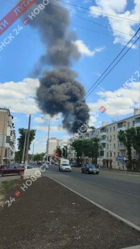 Густой дым виден в квартале Димитрова в Луганске