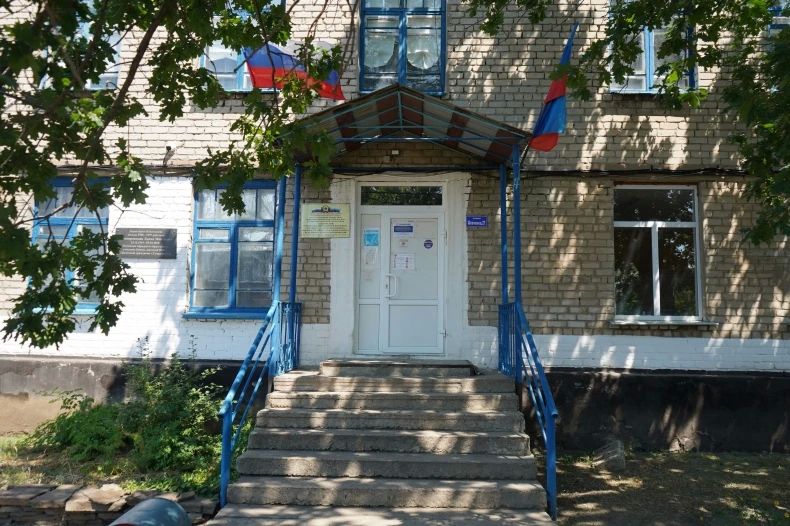 В Павловском УВК укладывают новую кровлю В Павловском УВК укладывают новую кровлю
