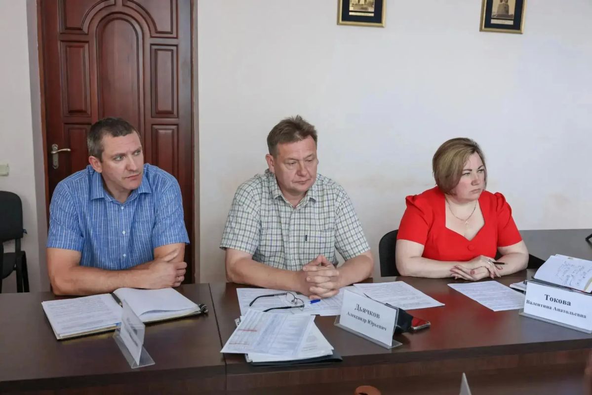 В Народном Совете ЛНР обсудили развитие государственной политики в сфере цен и ценообразования на рынке продовольственных товаров В Народном Совете ЛНР обсудили развитие государственной политики в сфере цен и ценообразования на рынке продовольственных товаров