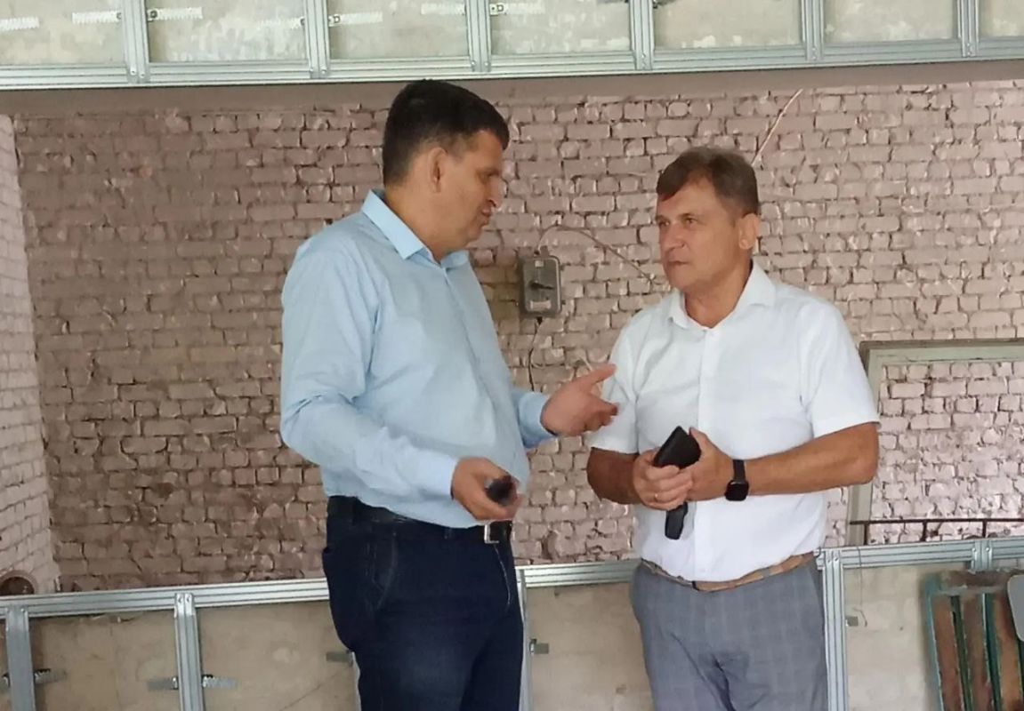 Роман Лысенко: В преддверии нового учебного года, для оценки соответствия графикам ремонтных работ в городских учебных заведениях Алчевска, был организован депутатский контроль Роман Лысенко: В преддверии нового учебного года, для оценки соответствия графикам ремонтных работ в городских учебных заведениях Алчевска, был организован депутатский контроль