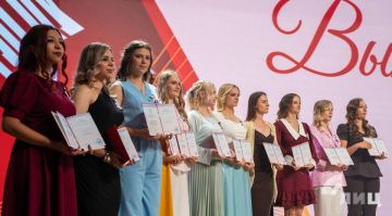 Выпускники Луганского государственного педагогического университета получили дипломы об окончании обучения
