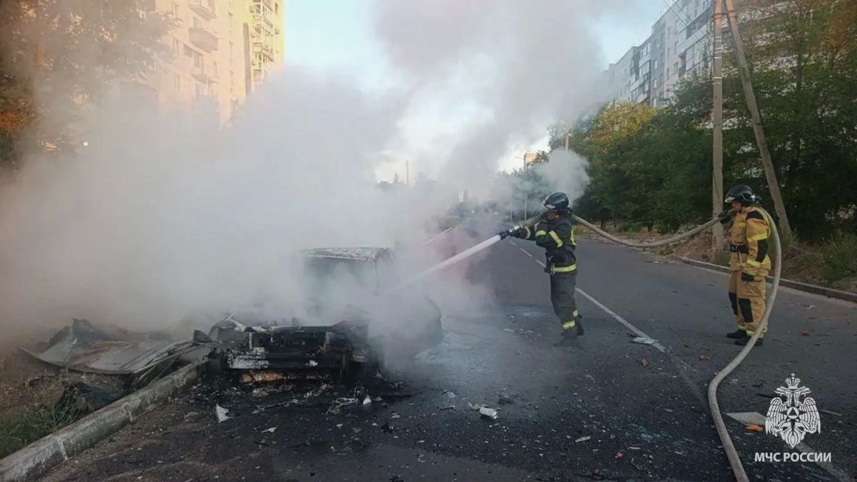 Спасатели МЧС России ликвидировали ряд возгораний, возникших вследствие атак БПЛА Спасатели МЧС России ликвидировали ряд возгораний, возникших вследствие атак БПЛА