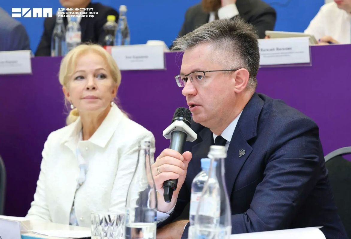 Заместитель директора ЕИПП РФ Алексей Мацуев оценил проекты развития угледобывающих городов трех регионов Заместитель директора ЕИПП РФ Алексей Мацуев оценил проекты развития угледобывающих городов трех регионов