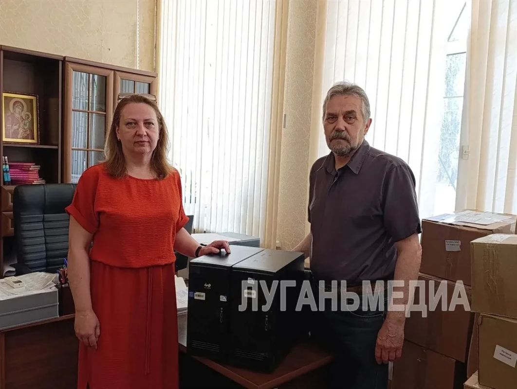 Благотворительный фонд «БлагоДарите» передал компьютеры в библиотеки Луганска и общественную организацию «Путь Добра» Благотворительный фонд «БлагоДарите» передал компьютеры в библиотеки Луганска и общественную организацию «Путь Добра»