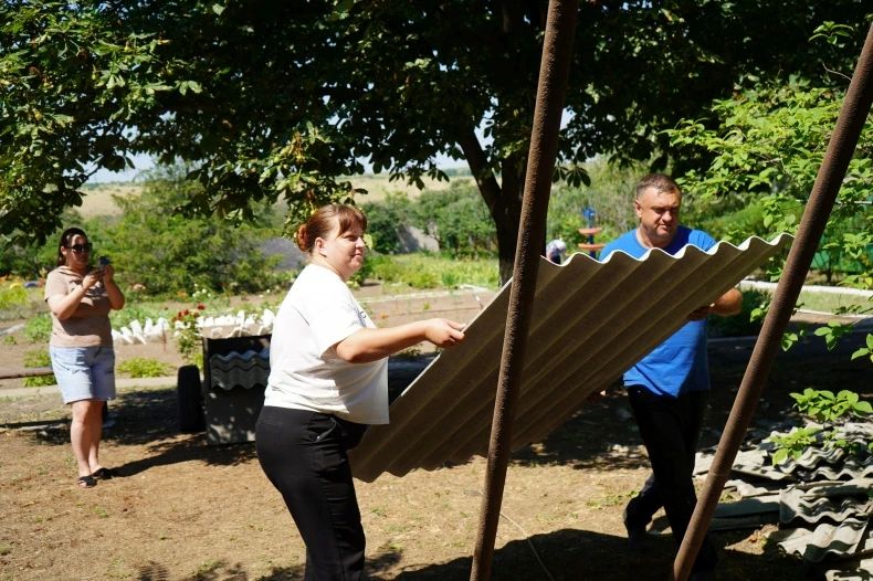 В Павловском УВК укладывают новую кровлю В Павловском УВК укладывают новую кровлю