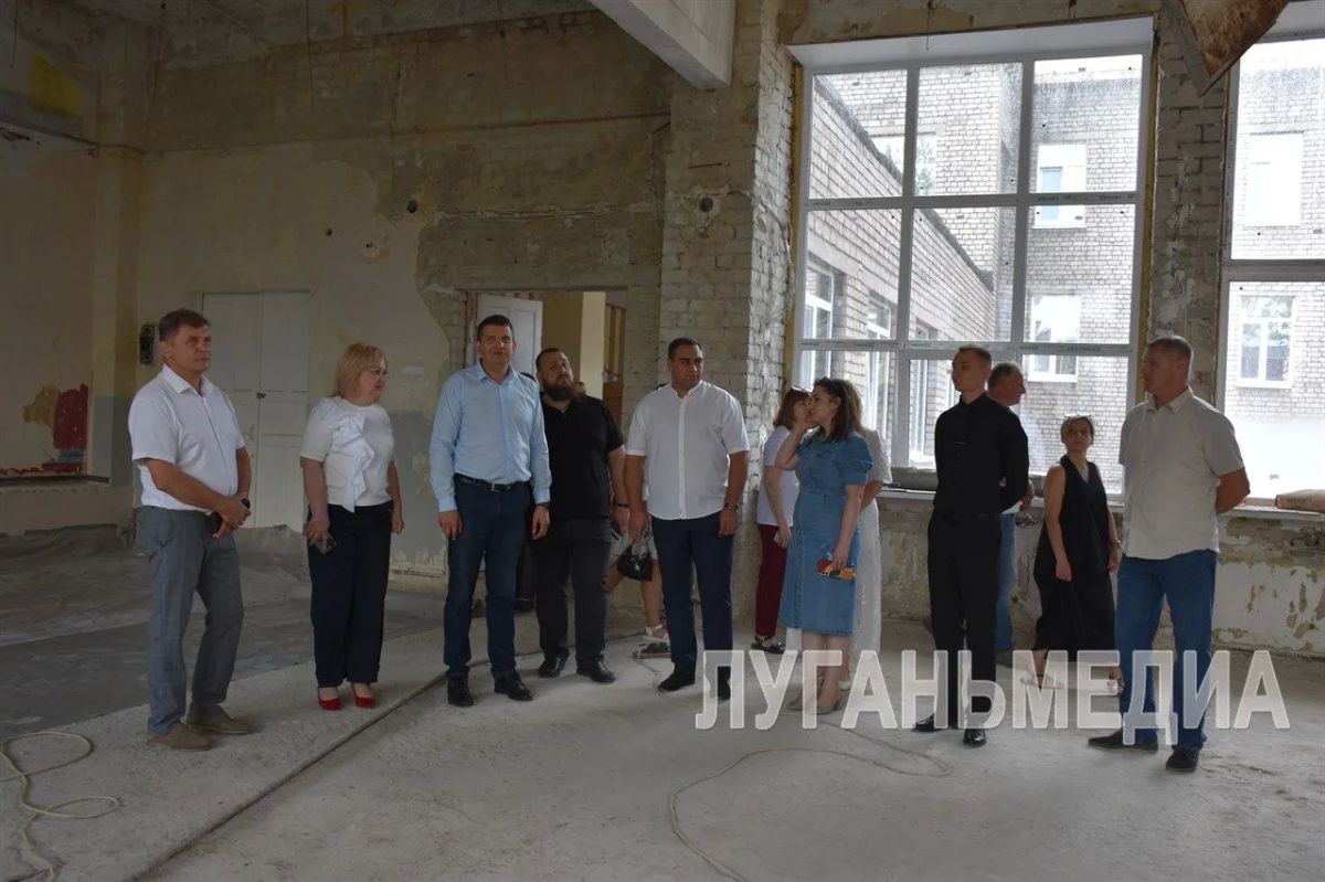 В Алчевске единороссы и общественность проверили ход ремонтных работ в учреждениях образования города В Алчевске единороссы и общественность проверили ход ремонтных работ в учреждениях образования города