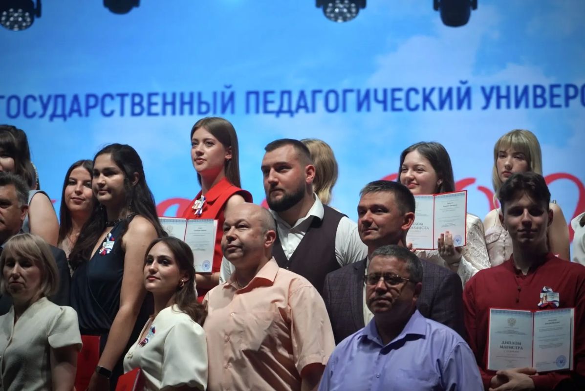 Михаил Голубович: Сегодня в стенах ЛГПУ весь день звучат радостные голоса выпускников! Михаил Голубович: Сегодня в стенах ЛГПУ весь день звучат радостные голоса выпускников!