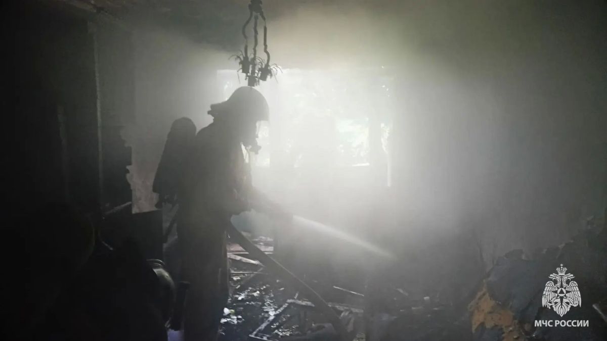 Пожар в Свердловске унес жизнь мужчины Пожар в Свердловске унес жизнь мужчины