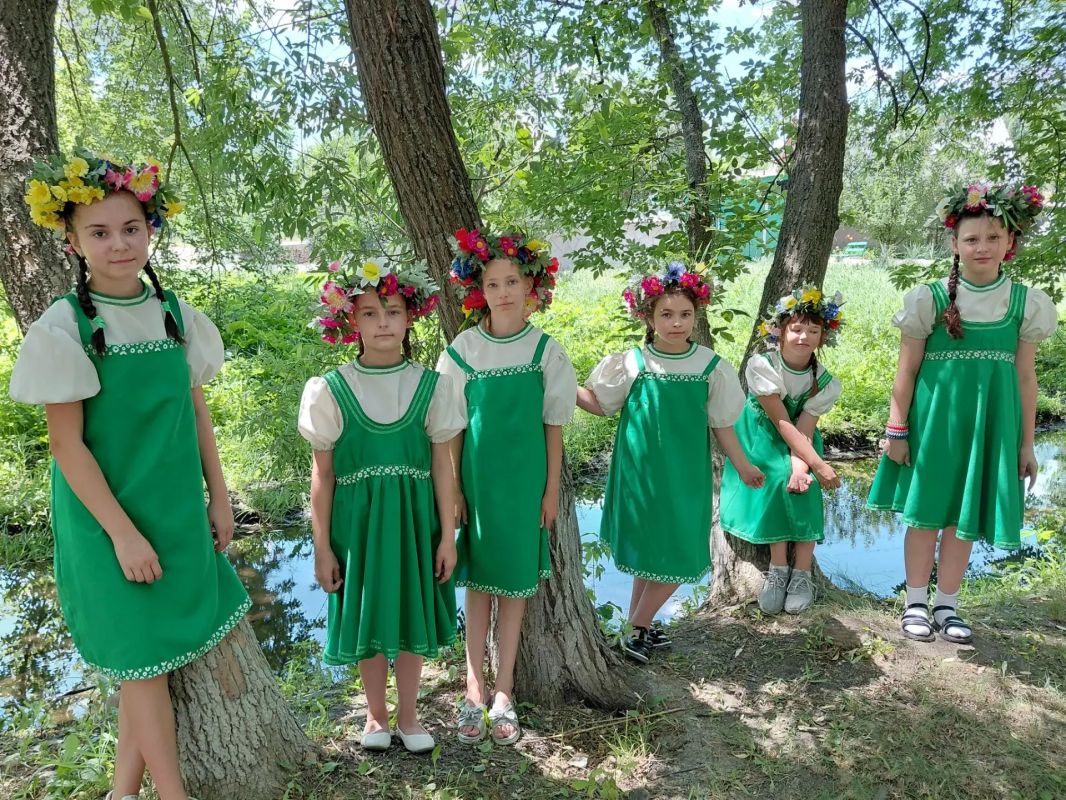 6 июля сотрудники Городищенского фольклорного центра организовали для детей информационный час «Магия купальских трав» 6 июля сотрудники Городищенского фольклорного центра организовали для детей информационный час «Магия купальских трав»