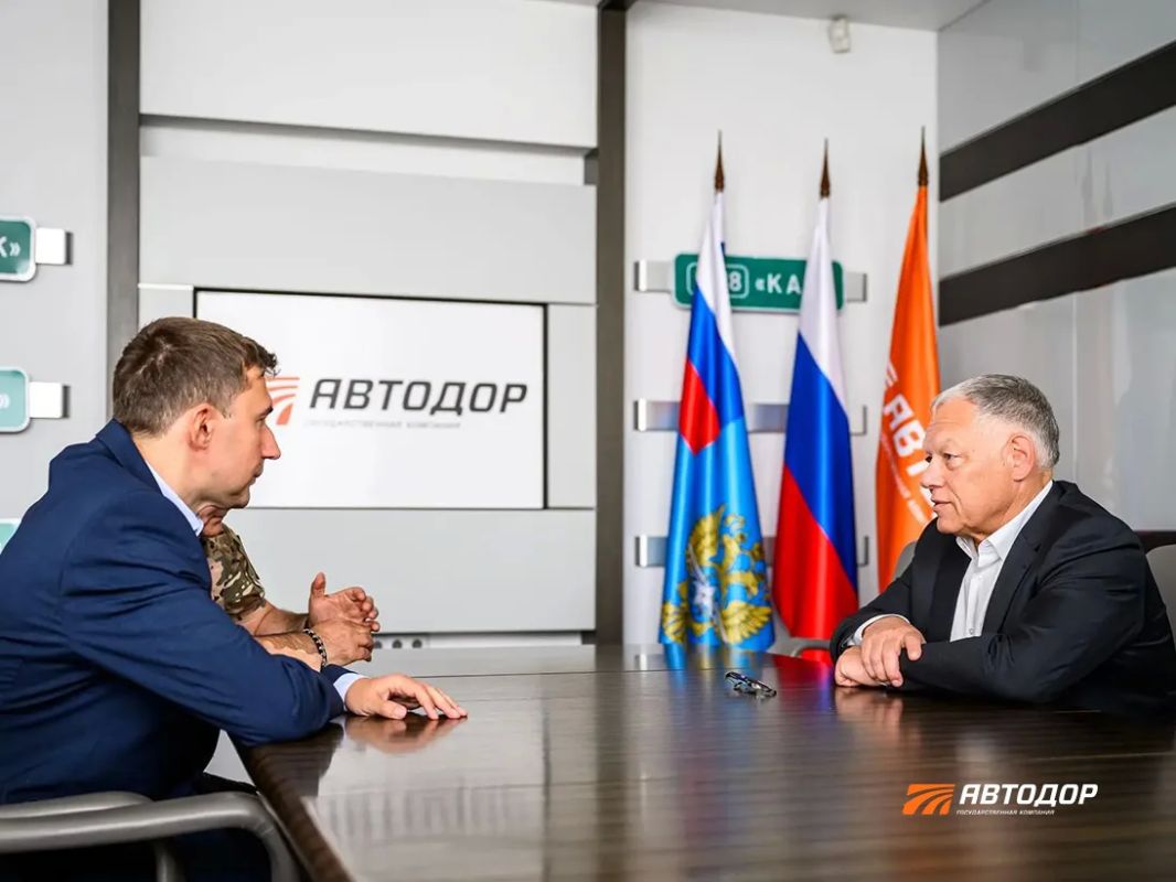 Председатель Правления Государственной компании «Автодор» Вячеслав Петушенко провел рабочую встречу с сенатором Российской Федерации, членом партии «Единая Россия» Сергеем Карякиным