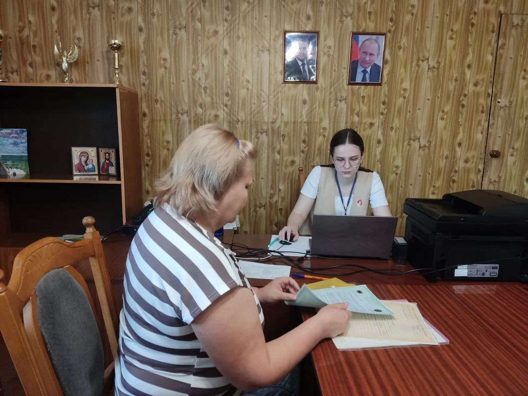 Сегодня в отделе жизнеобеспечения г. Вахрушево состоялся очередной выездной прием ГБУ МФЦ ЛНР Сегодня в отделе жизнеобеспечения г. Вахрушево состоялся очередной выездной прием ГБУ МФЦ ЛНР