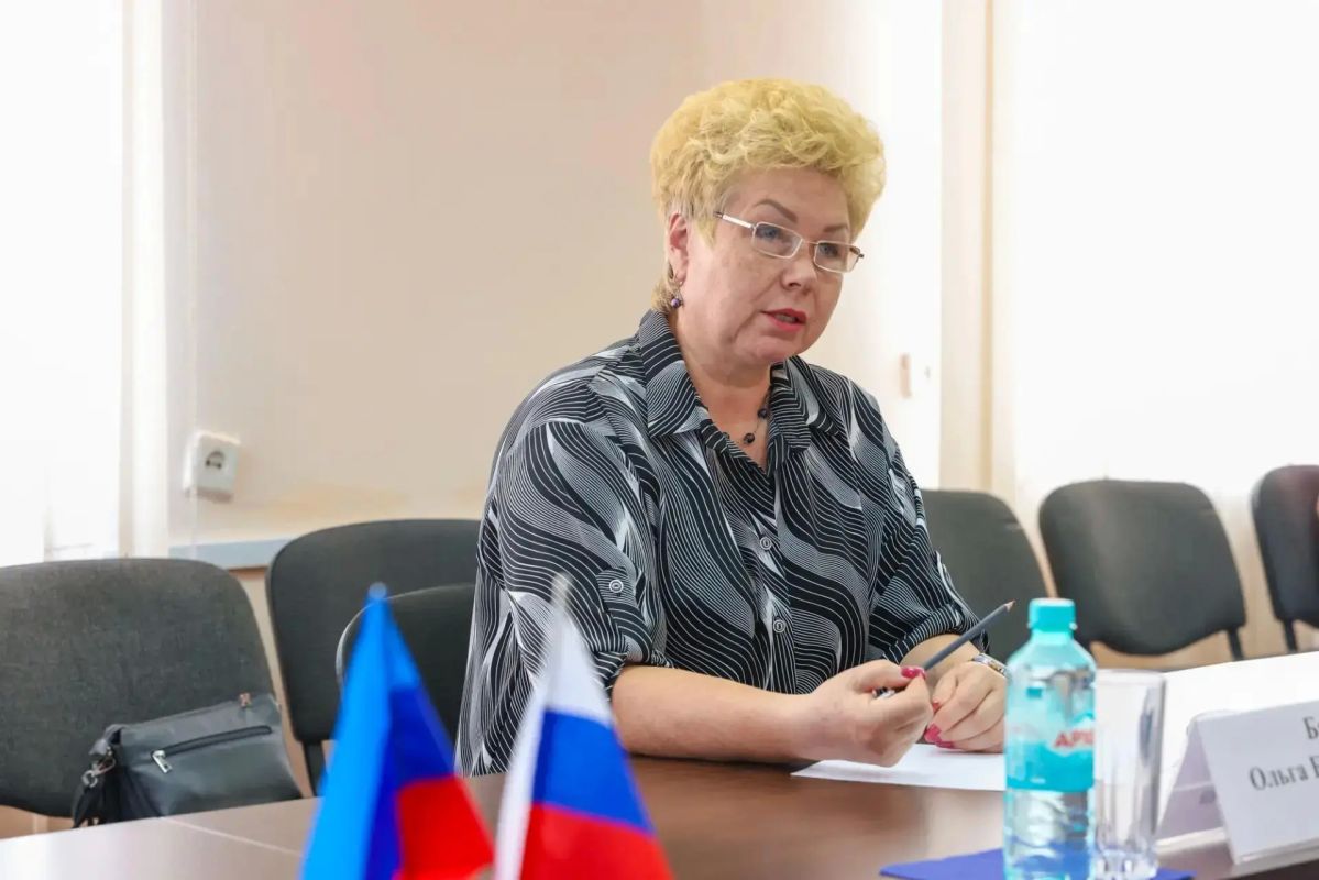 Депутаты регионального Парламента на встрече с сенатором РФ от ЛНР Ольгой Бас обсудили развитие социальных сфер жизни республики Депутаты регионального Парламента на встрече с сенатором РФ от ЛНР Ольгой Бас обсудили развитие социальных сфер жизни республики
