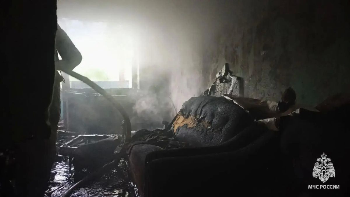 В Свердловске пожар в пятиэтажке унес жизнь мужчины