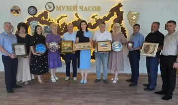 Символ дружбы и единства: Тамбовская область — в коллекции Музея часов Луганска!