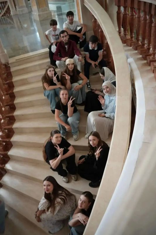 Краснолучские школьники побывали в Грозном на «Университетских сменах» Краснолучские школьники побывали в Грозном на «Университетских сменах»