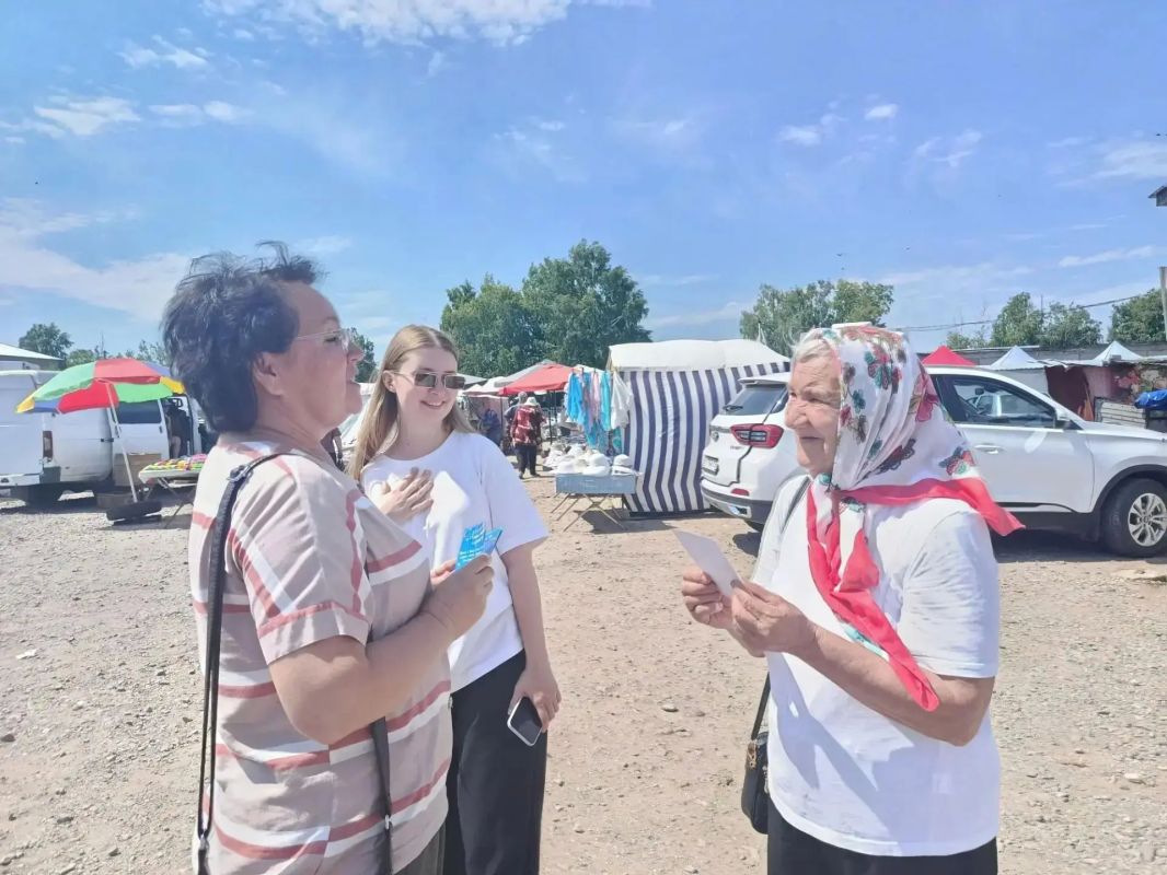 Оренбуржцы дарят перевальчанам ромашковое настроение в честь Дня семьи, любви и верности Оренбуржцы дарят перевальчанам ромашковое настроение в честь Дня семьи, любви и верности