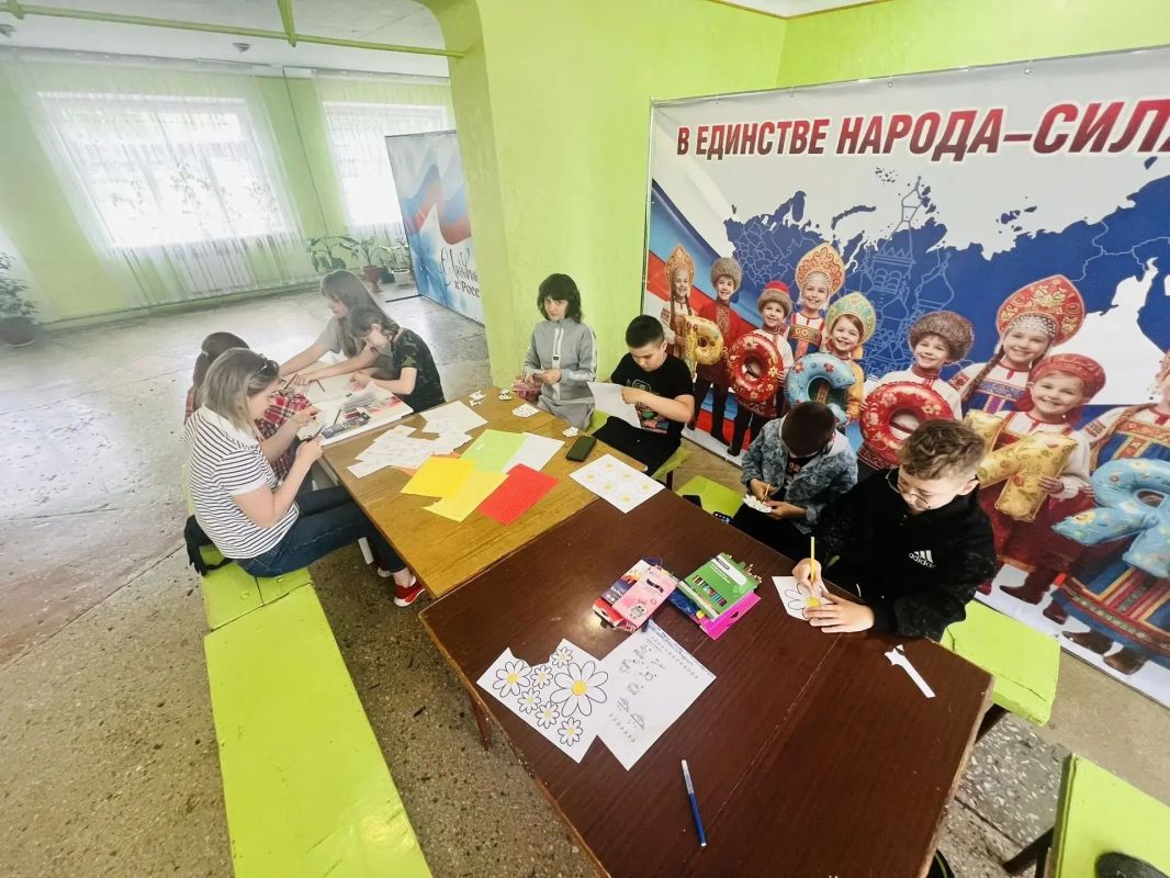 В Ровеньках прошли мероприятия, приуроченные Дню семьи, любви и верности В Ровеньках прошли мероприятия, приуроченные Дню семьи, любви и верности