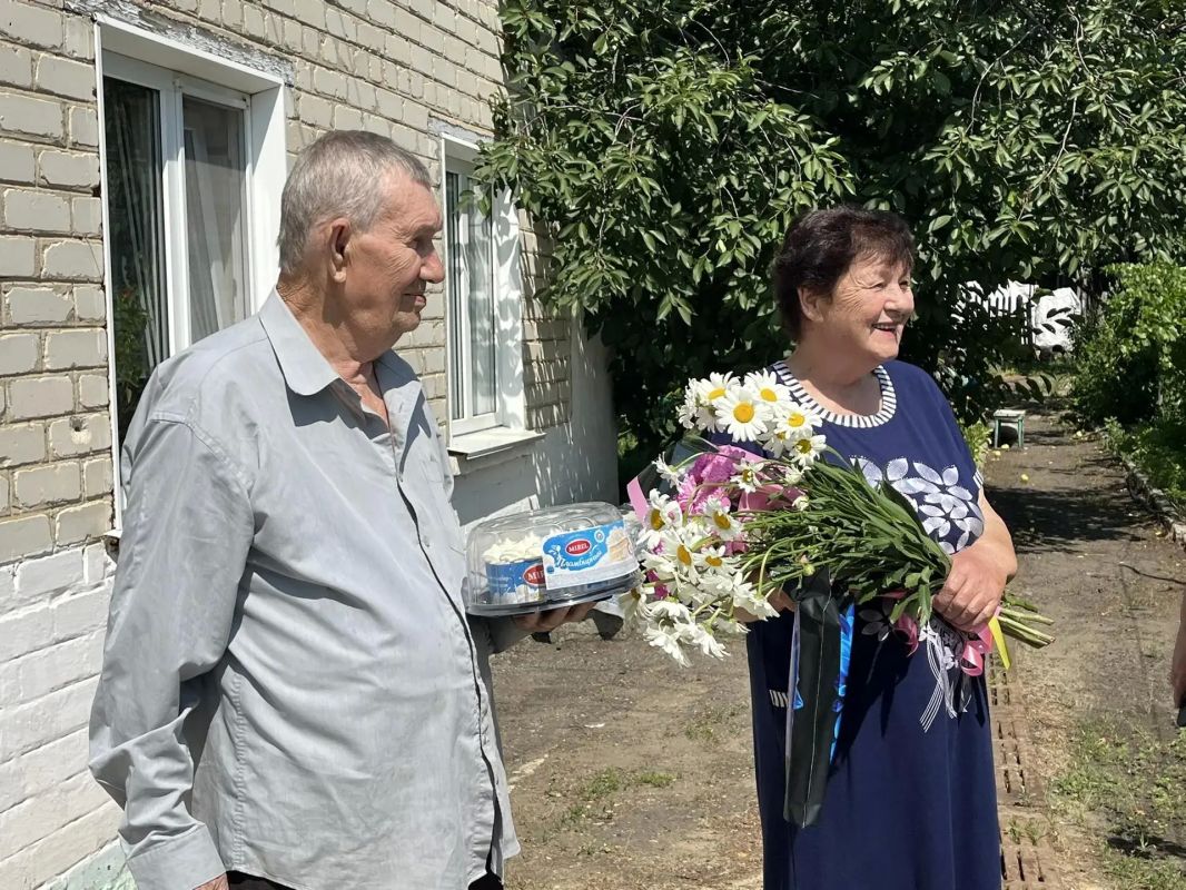 Поздравление семей-долгожителей с Днем семьи, любви и верности Поздравление семей-долгожителей с Днем семьи, любви и верности