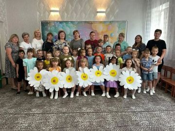 Счастье там, где семья. В Ровеньковском ясли-саду «Уголёк» состоялось тематическое мероприятие с детьми на тему «Счастье там, где семья» в котором приняла участие начальник отдела по вопросам опеки, попечительства и...