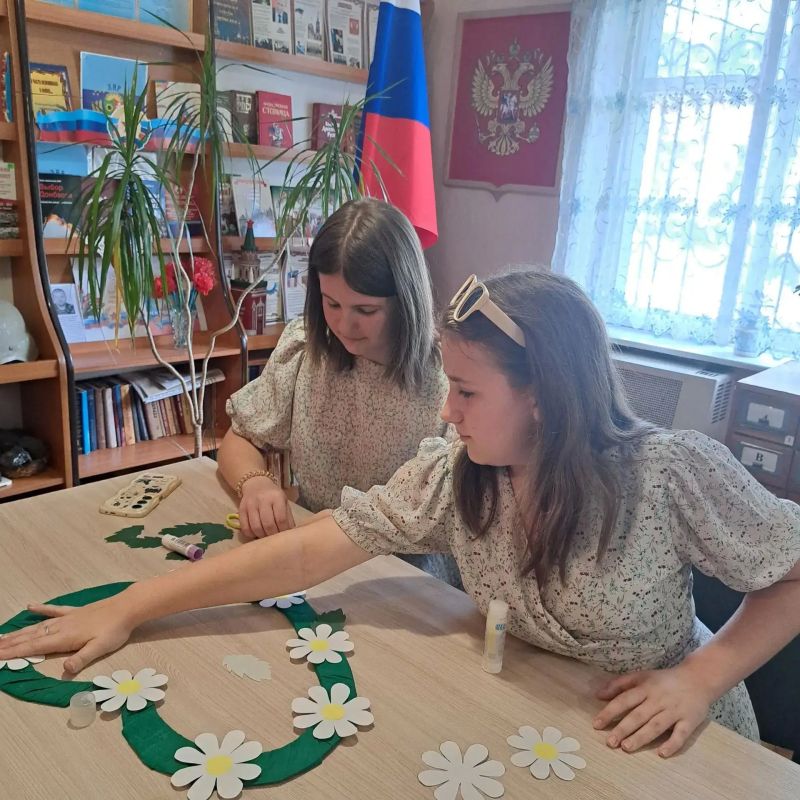 Оренбуржцы дарят перевальчанам ромашковое настроение в честь Дня семьи, любви и верности Оренбуржцы дарят перевальчанам ромашковое настроение в честь Дня семьи, любви и верности