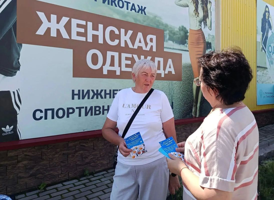 Оренбуржцы дарят перевальчанам ромашковое настроение в честь Дня семьи, любви и верности Оренбуржцы дарят перевальчанам ромашковое настроение в честь Дня семьи, любви и верности